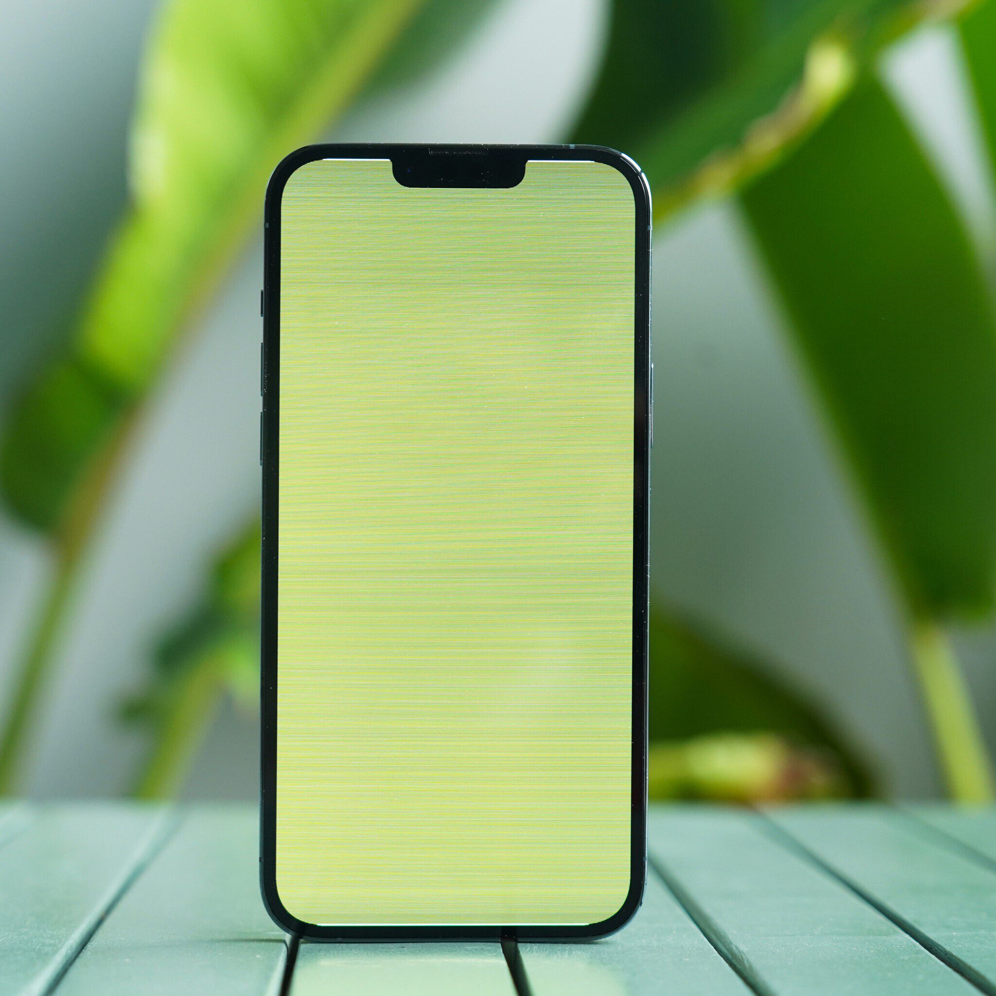 Sửa iPhone 13 Pro Max sọc xanh màn hình 1 iPhone 13 Pro Max loi soc xanh man hinh PKH